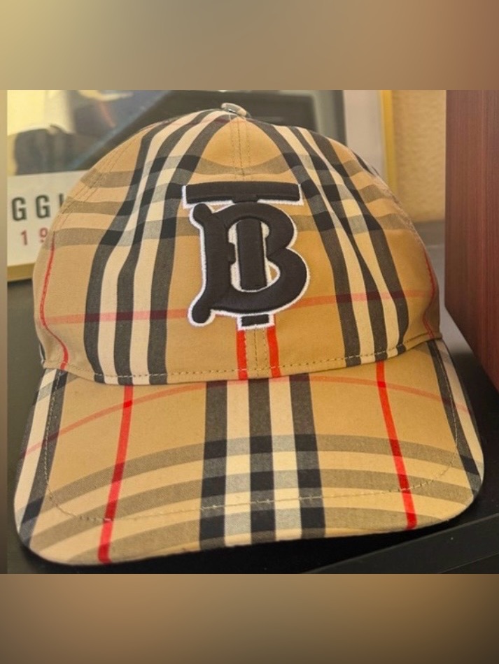 Burberry Baseball Cap - M -